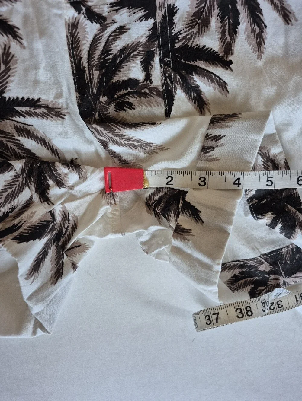 Le Superbe Bermuda Shorts White Palm Print Size 2 NEW